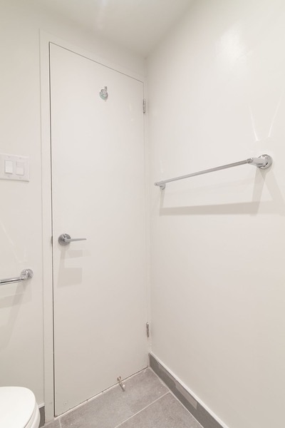 50046 0603 2018 02 Marketing Apartment Bathroom Portrait