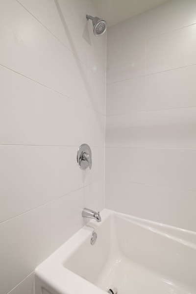 50046 0603 2018 02 Marketing Apartment Bathroom Portrait 2