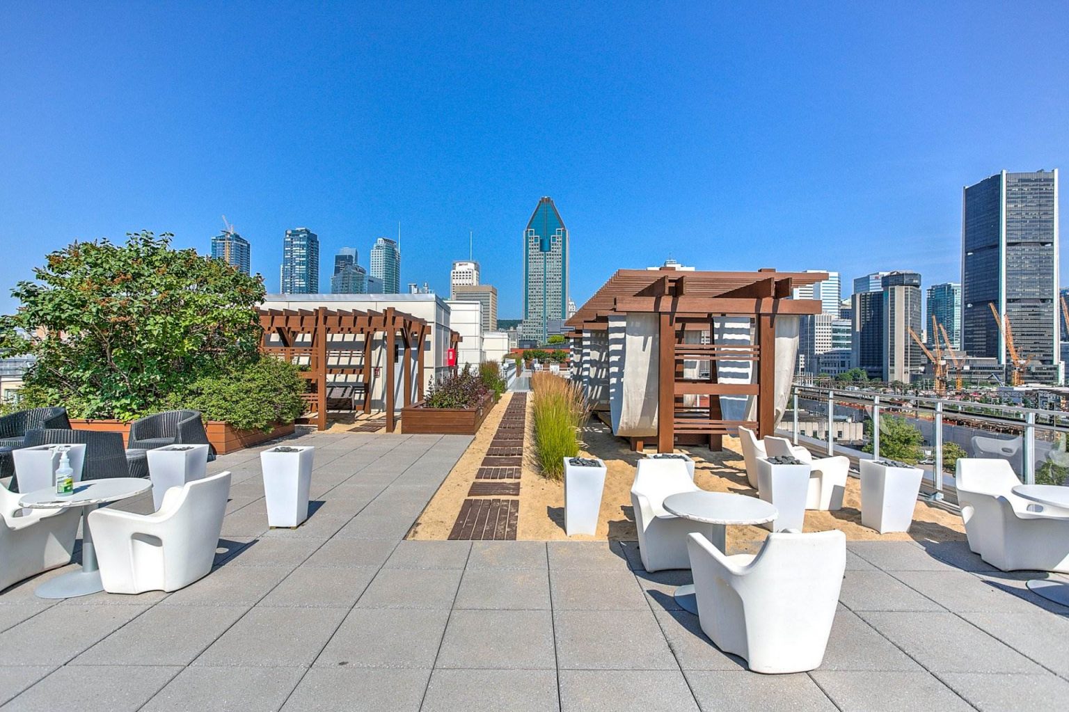 1010 William St Beautiful condo for rent in Griffintown Agrasoy